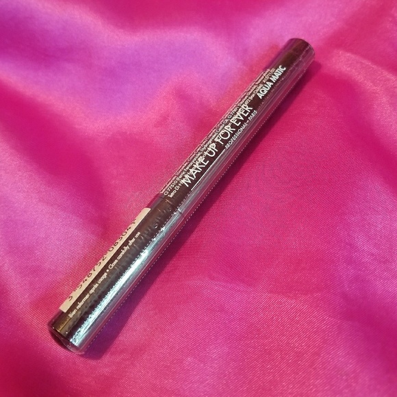 ❌SOLD❌Make up forever eyeshadow pencils set/duo - Picture 3 of 4